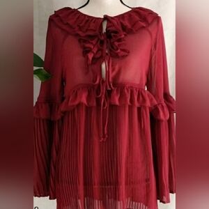 Top Blouse Romeo & Juliet Pleated Woven Sheer Medium Ruffles Good Condition